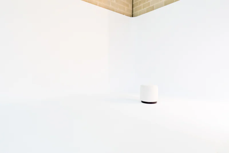 Ciclorama con equipos de filmación profesional para producciones audiovisuales